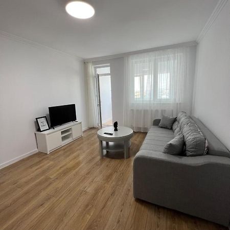 Sunny Apartment Center Suceava Buitenkant foto