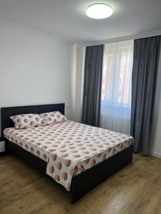 Sunny Apartment Center Suceava Buitenkant foto