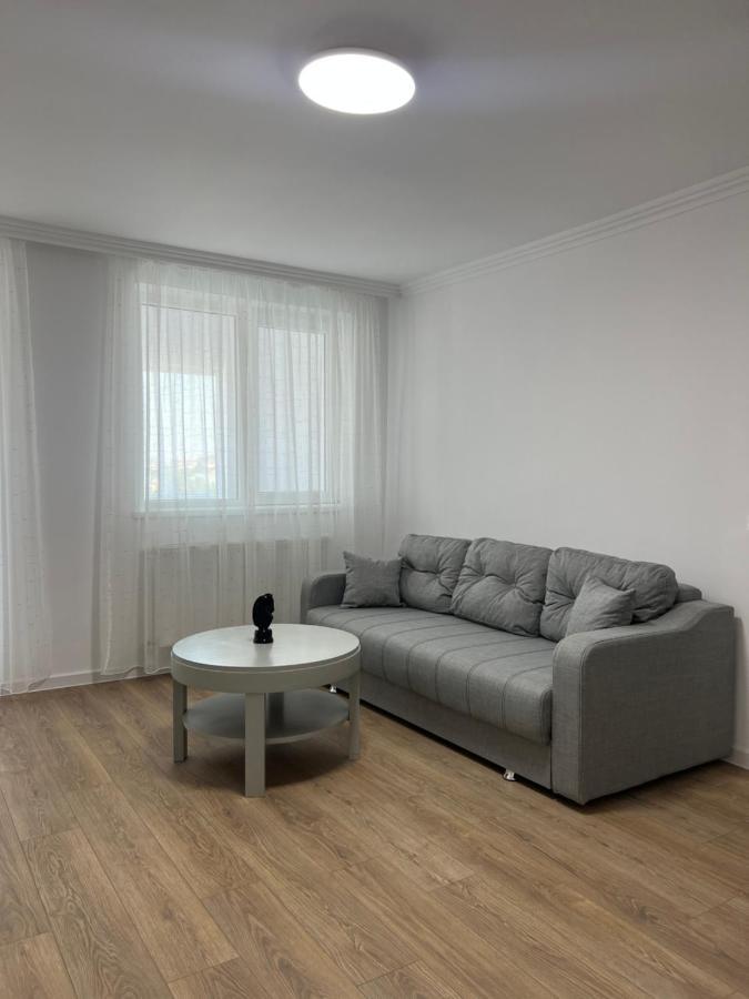 Sunny Apartment Center Suceava Buitenkant foto
