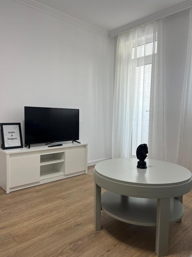 Sunny Apartment Center Suceava Buitenkant foto