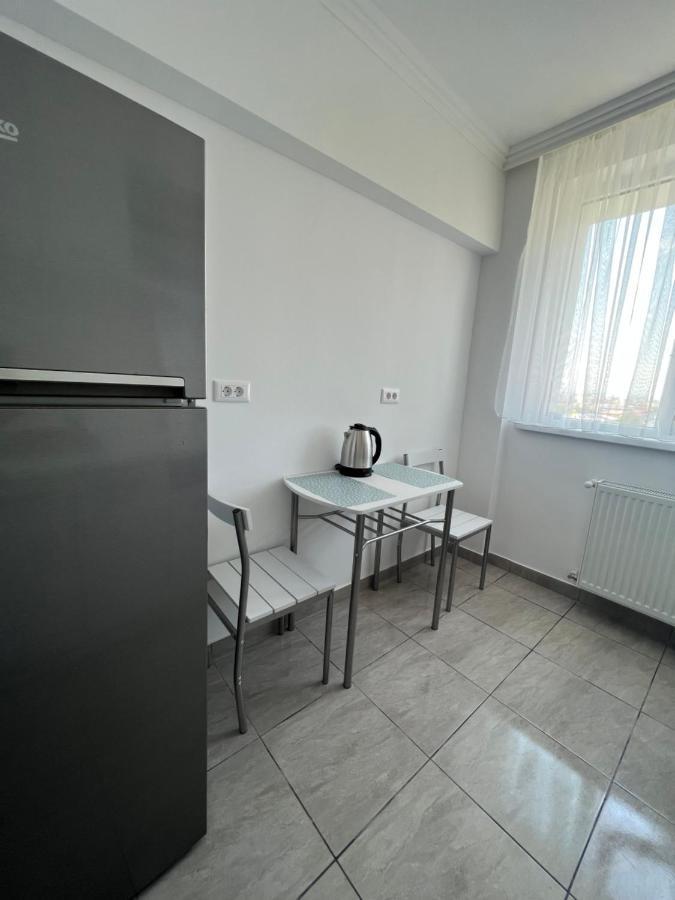 Sunny Apartment Center Suceava Buitenkant foto