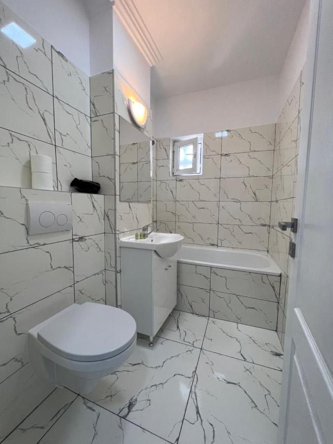 Sunny Apartment Center Suceava Buitenkant foto